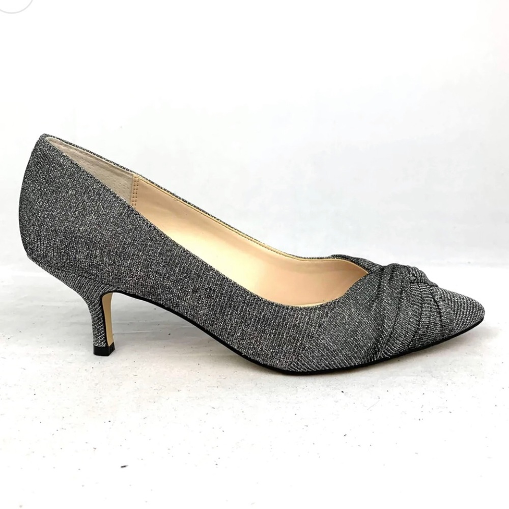 NWT. Sparkling Silver/Gray Pumps